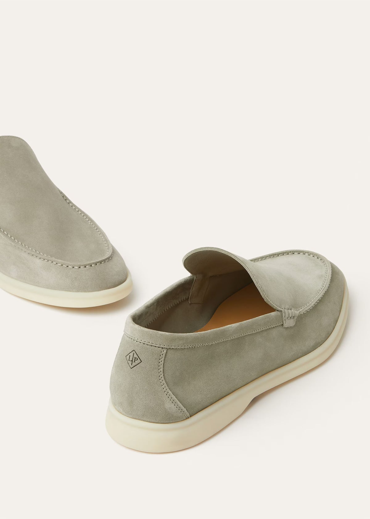 Mocassim Summer Walk