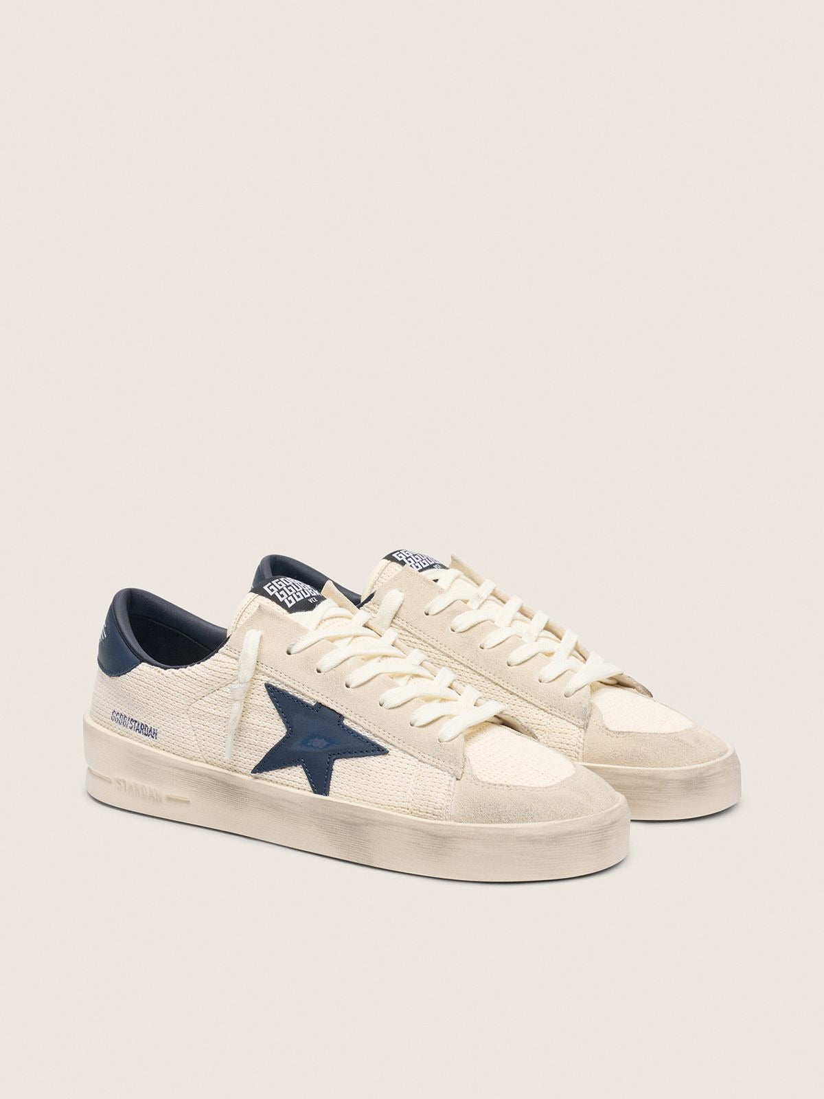 Golden Goose Stardan de suede bege e estrela azul