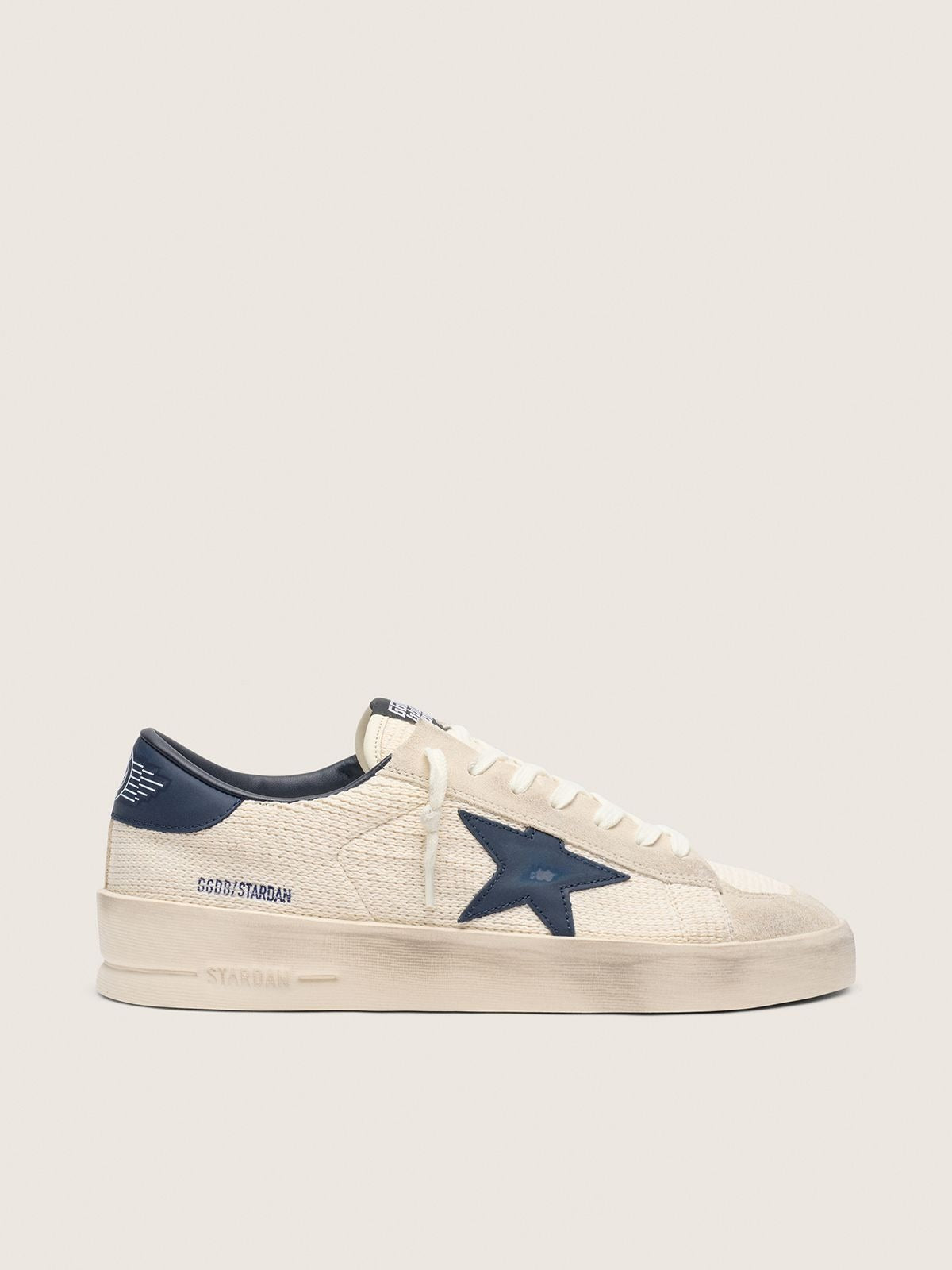 Golden Goose Stardan de suede bege e estrela azul