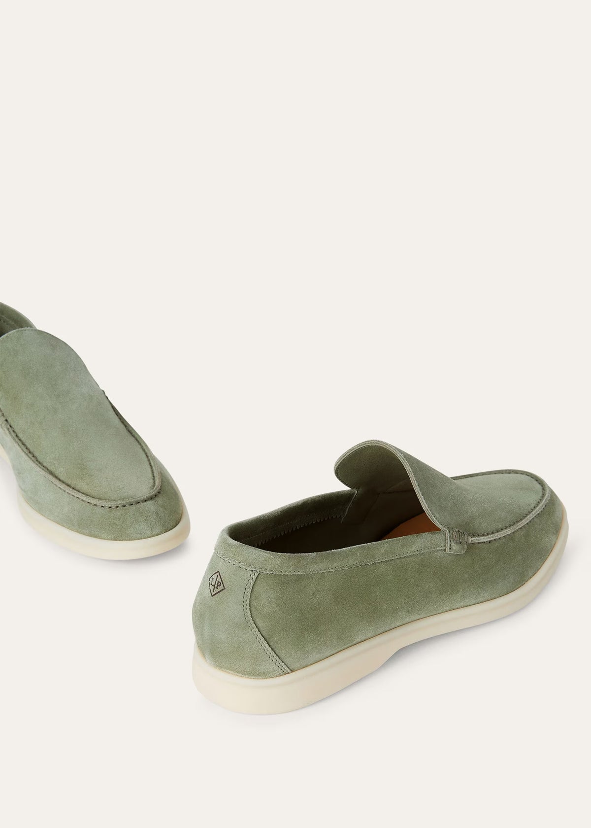 Mocassim Summer Walk